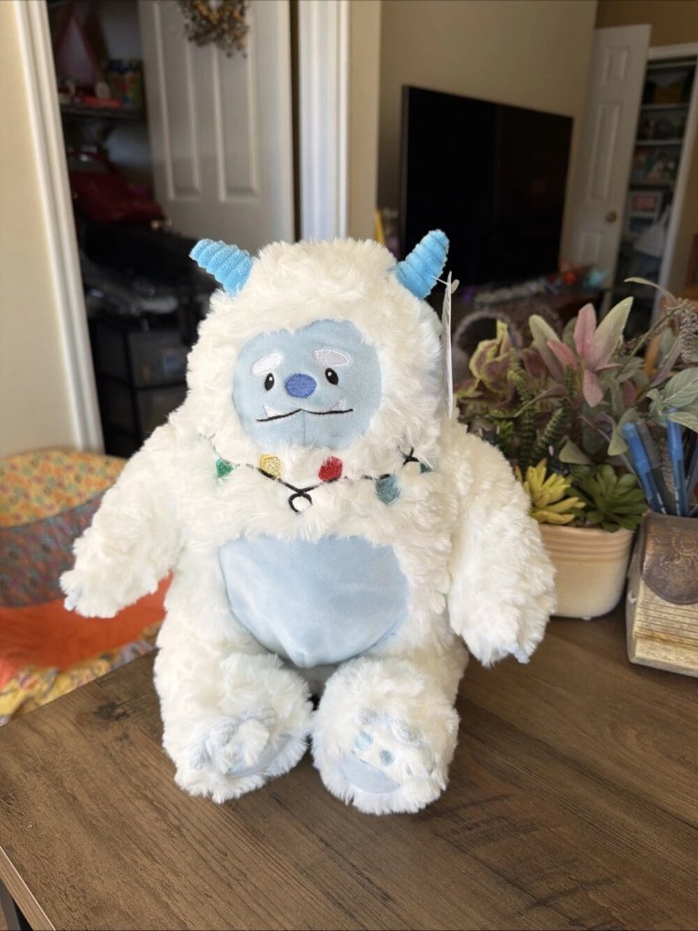 GiggleScape Yetti with Holiday Lights Exclusive 12-Inch Plush - NWT
